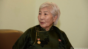 Баянхонгор аймгийн харьяат, АИХ-ын депутат Д.Баасанхүү: Дархан аварга Х.Баянмөнх Бүгд Найрамдах Монгол Ард Улс гэхгүй Монгол Улсын гэх нь зөв гэж санал өгч байсан нь тод үлджээ